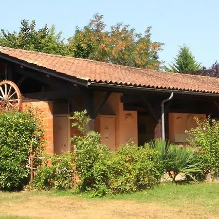 Mobil Spacieux Avec Terrasse à - Api-1-52-234 Camping Devillac
