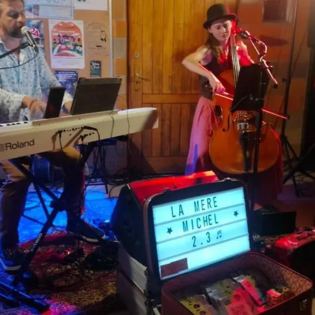 Mobil Spacieux Avec Terrasse à - Api-1-52-234 * Devillac